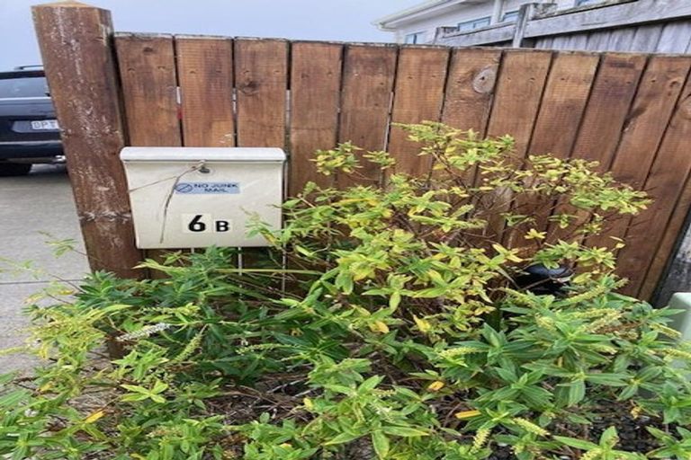 Photo of property in 6b Sunhaven Drive, Newlands, Wellington, 6037