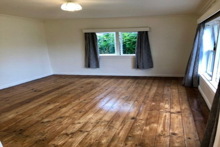 Photo of property in 1/236 East Coast Road, Forrest Hill, Auckland, 0620