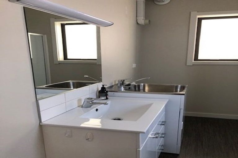 Photo of property in 124 Curtis Street, Northland, Wellington, 6012