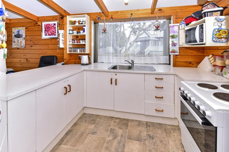 Photo of property in 2/90 Wattle Farm Road, Wattle Downs, Auckland, 2103