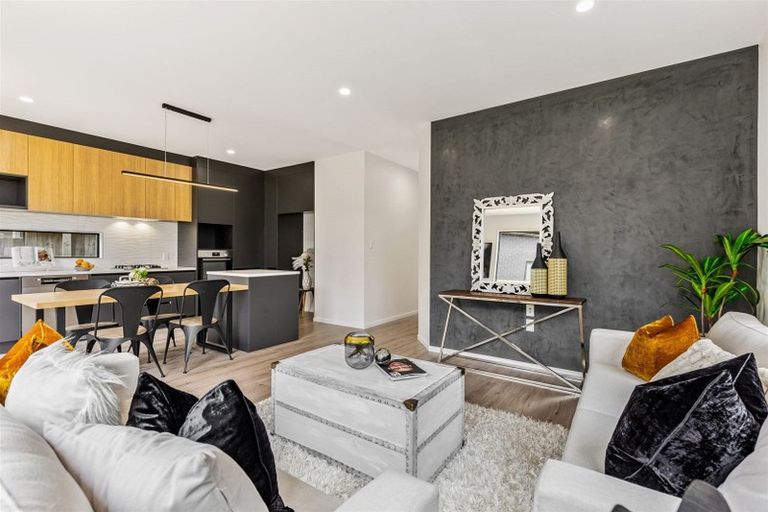 Photo of property in 19 Konoba Avenue, Kumeu, 0810