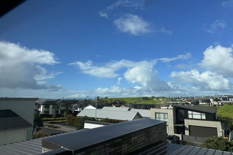 Photo of property in 28 Tawatawa Street, Long Bay, Auckland, 0630