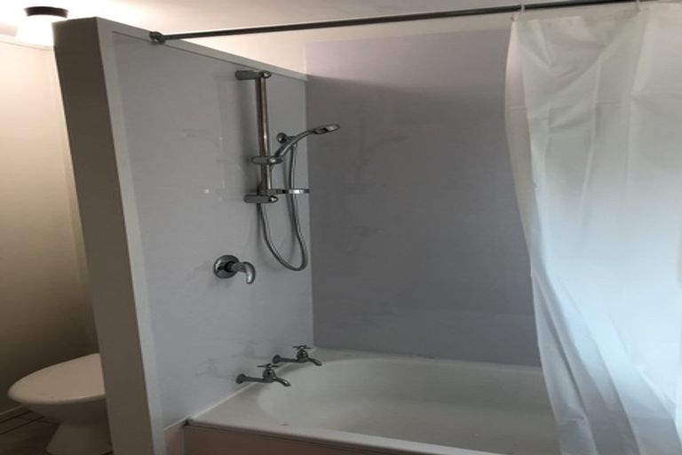 Photo of property in 1/7 Cezanne Place, New Lynn, Auckland, 0600