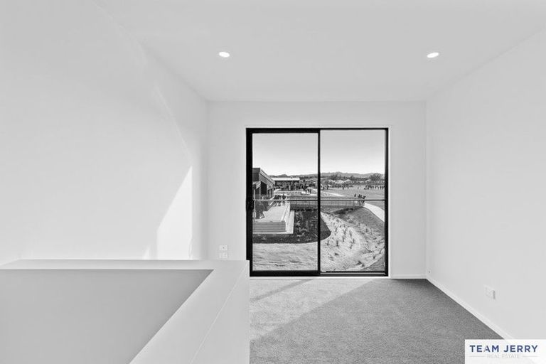 Photo of property in 49 Whare Kauri Road, Papakura, 2110