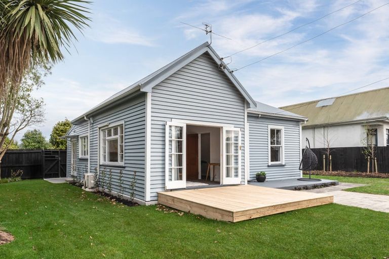 Photo of property in 60 Oxley Avenue, St Albans, Christchurch, 8014