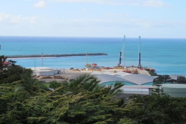 Photo of property in 6b Scott Street, Moturoa, New Plymouth, 4310