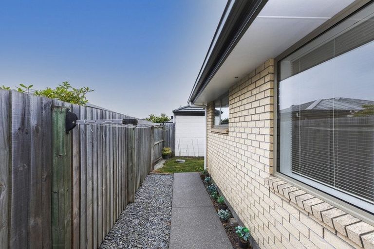 Photo of property in 2/67 Marshland Road, Shirley, Christchurch, 8061