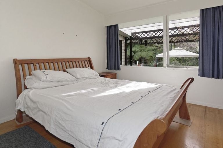 Photo of property in 27 Atkinson Road, Titirangi, Auckland, 0604