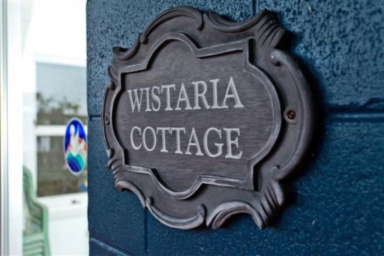 Photo of property in 5 Colin Wild Place, Glenfield, Auckland, 0629