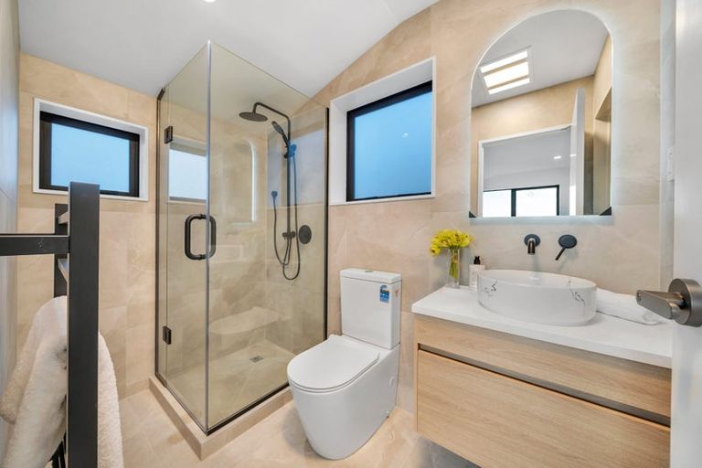 Photo of property in 60a Powrie Street, Glenfield, Auckland, 0629