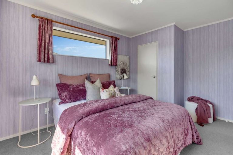 Photo of property in 16 Meridian Grove, Kelvin Grove, Palmerston North, 4414