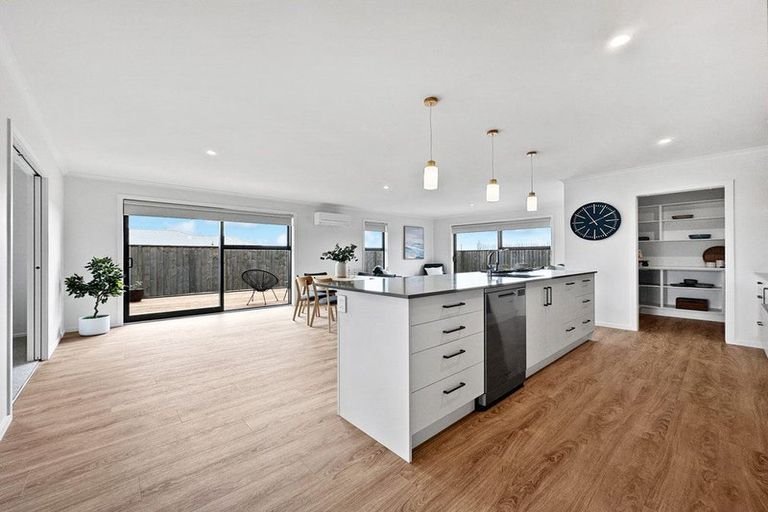 Photo of property in 38 Taurangawaka Road, One Tree Point, 0118