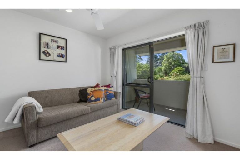 Photo of property in 2/90 Albany Highway, Greenhithe, Auckland, 0632