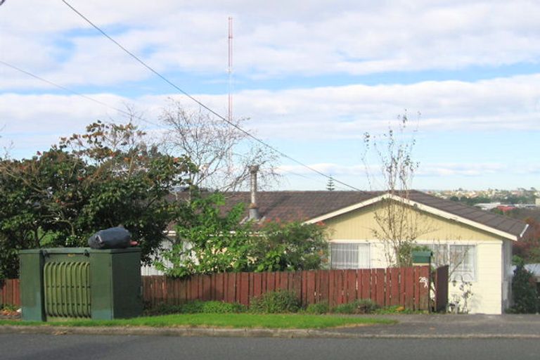 Photo of property in 28 Waimumu Road, Massey, Auckland, 0614