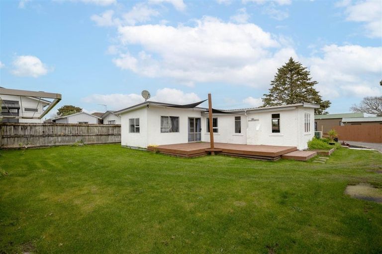 Photo of property in 5 Oak Avenue, Nawton, Hamilton, 3200