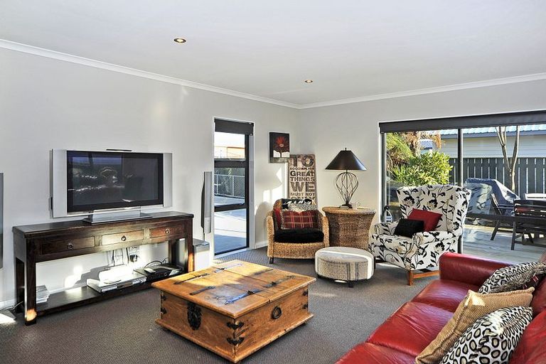Photo of property in 15 Trump Place, Kelvin Grove, Palmerston North, 4414