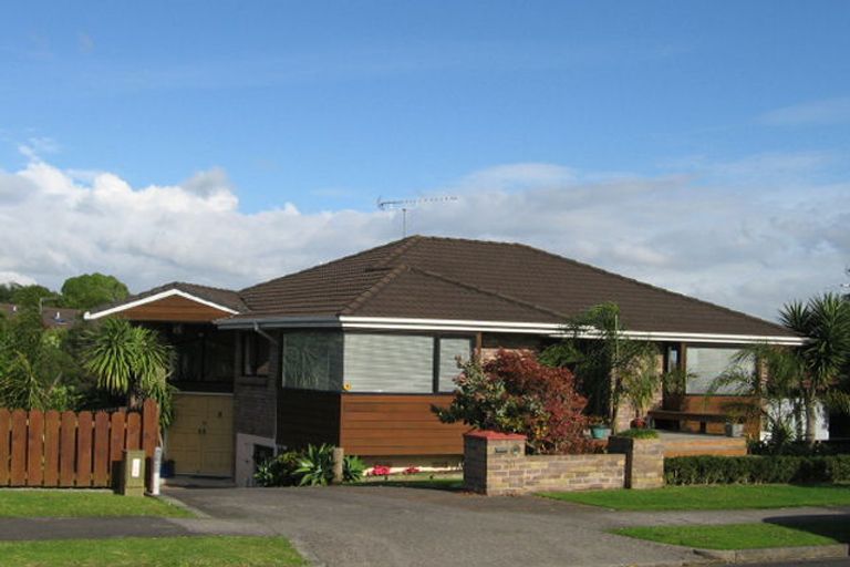 Photo of property in 20 Channing Crescent, Botany Downs, Auckland, 2010