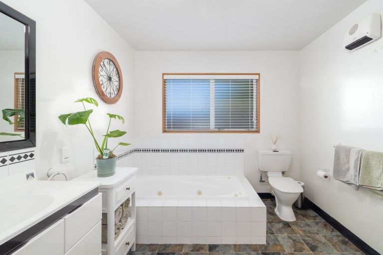 Photo of property in 2/48 Staveley Street, Avonhead, Christchurch, 8042