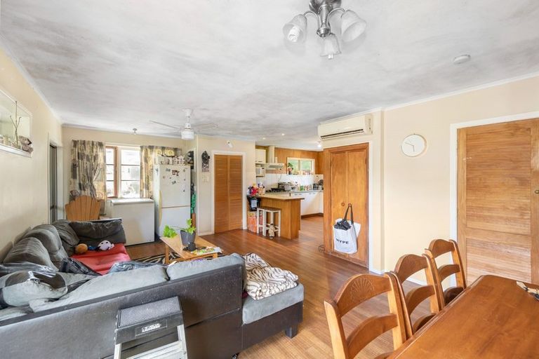 Photo of property in 18 School Road, Riverhead, 0820