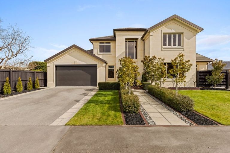 Photo of property in 68 Willowview Drive, Redwood, Christchurch, 8051