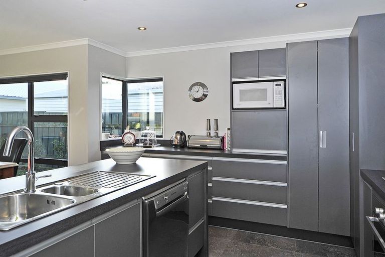 Photo of property in 15 Trump Place, Kelvin Grove, Palmerston North, 4414