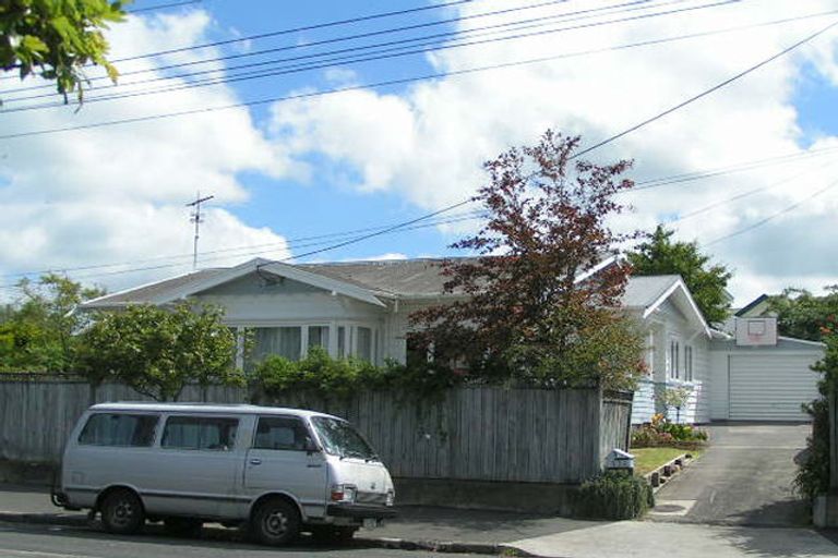Photo of property in 134 Queen Street, Northcote Point, Auckland, 0627