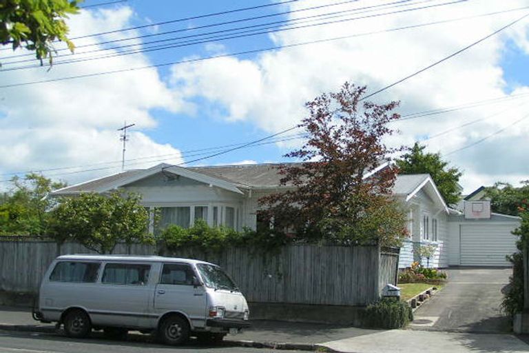 Photo of property in 134 Queen Street, Northcote Point, Auckland, 0627