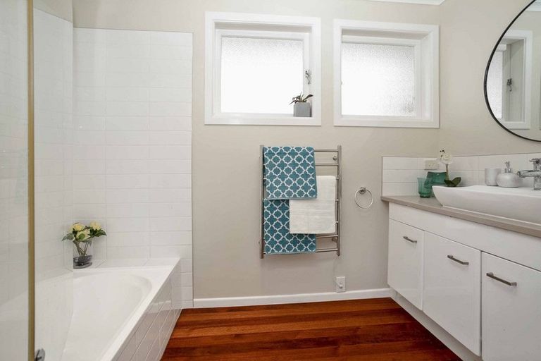 Photo of property in 2 Edmund Hillary Avenue, Papakura, 2110