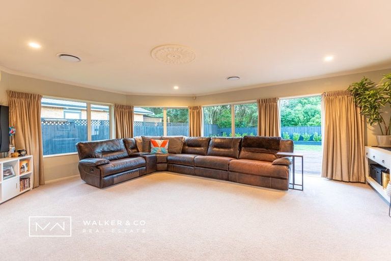 Photo of property in 28 Carlow Grove, Birchville, Upper Hutt, 5018