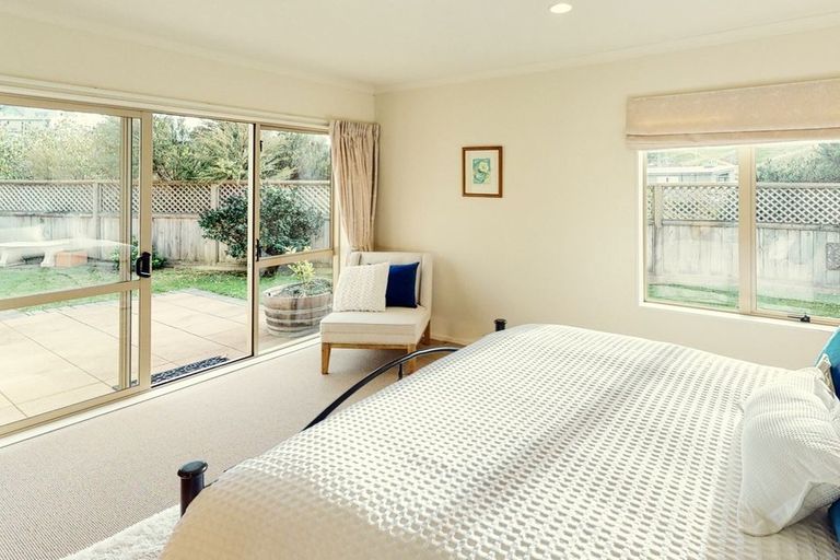 Photo of property in 17 Pendennis Point, Camborne, Porirua, 5026