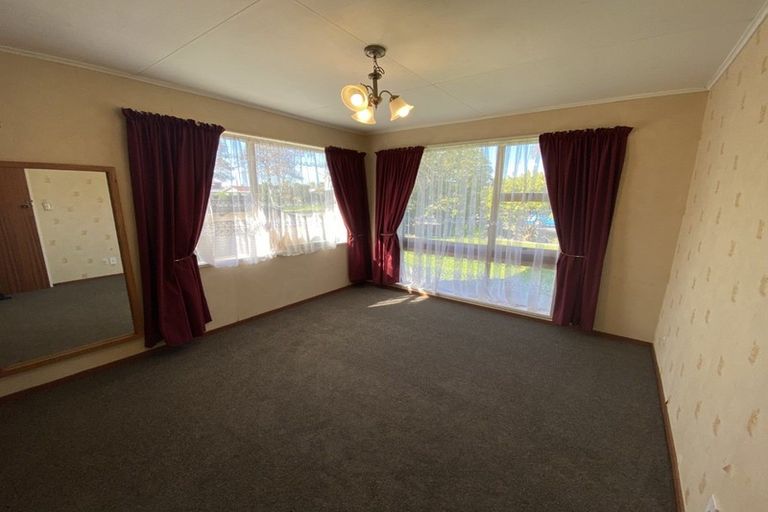 Photo of property in 9 Raglan Avenue, Cloverlea, Palmerston North, 4412