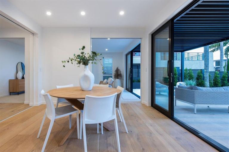 Photo of property in 18a Eastcliffe Road, Castor Bay, Auckland, 0620