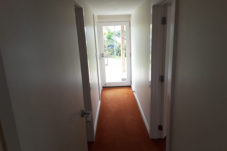 Photo of property in 2/128 Aberdeen Road, Campbells Bay, Auckland, 0620
