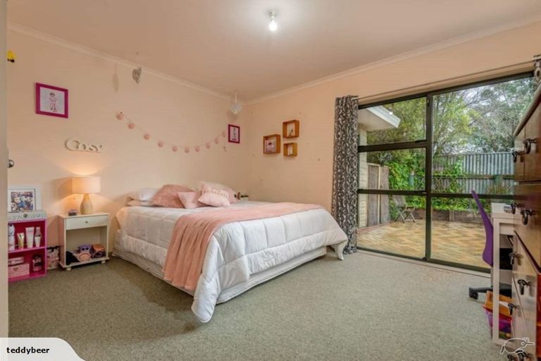 Photo of property in 15 Woburn Place, Takaro, Palmerston North, 4412