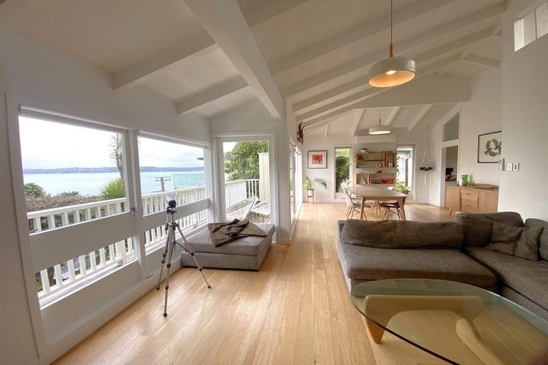 Photo of property in 37 Gill Avenue, Te Atatu Peninsula, Auckland, 0610