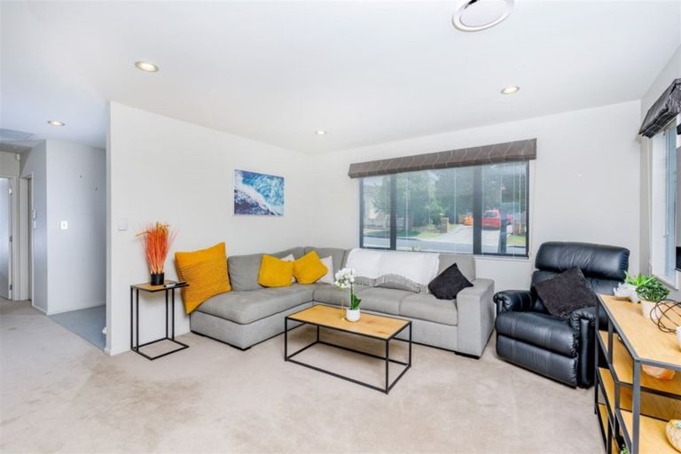 Photo of property in 6 Cityview Place, Massey, Auckland, 0614