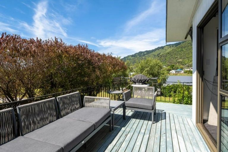 Photo of property in 247a Waikawa Road, Waikawa, Picton, 7220