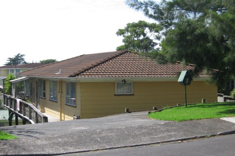 Photo of property in 2/26 Pokapu Street, Titirangi, Auckland, 0600