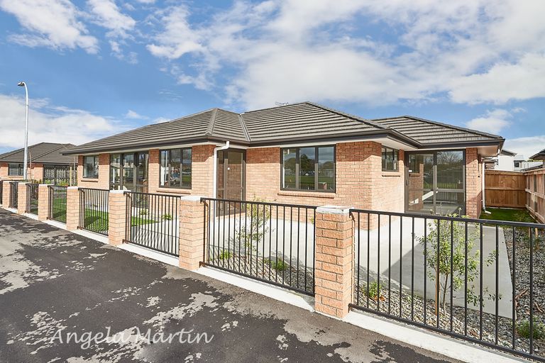 Photo of property in 2 Arena Court, Palmerston North, 4410