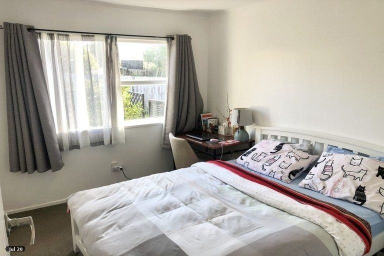 Photo of property in 1/15 Paramu Avenue, Birkdale, Auckland, 0626