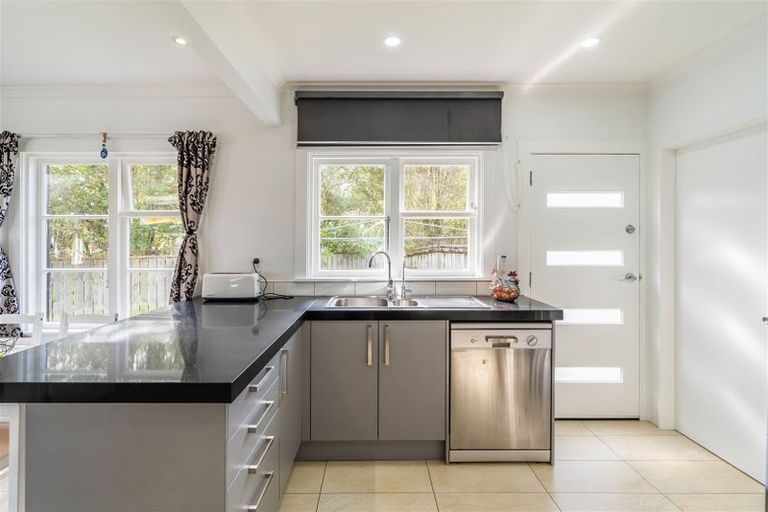 Photo of property in 1 Moeraki Road, Maoribank, Upper Hutt, 5018