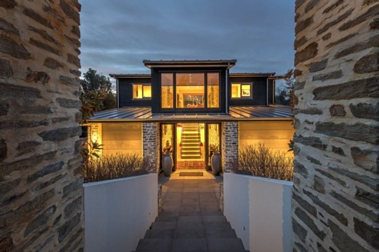 Photo of property in 28 Kennedy Crescent, Wanaka, 9305