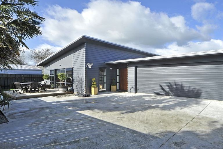 Photo of property in 15 Trump Place, Kelvin Grove, Palmerston North, 4414