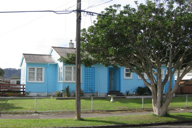 Photo of property in 2 Gillespie Street, Taita, Lower Hutt, 5011