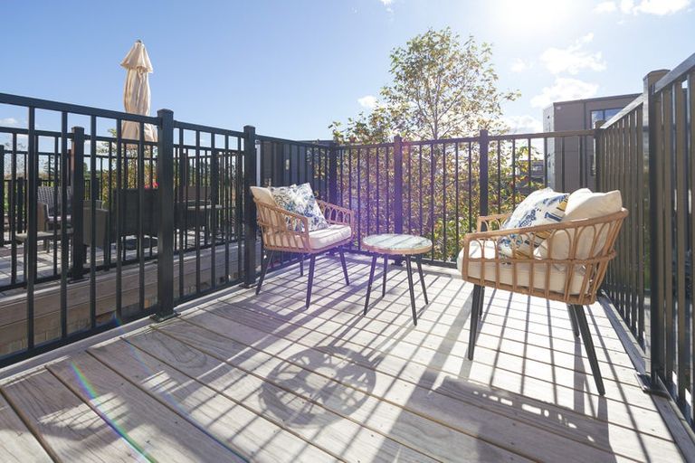 Photo of property in 15 Falcon Crescent, Hobsonville, Auckland, 0618