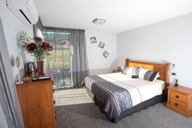 Photo of property in 18 Urquhart Place, Wanaka, 9305