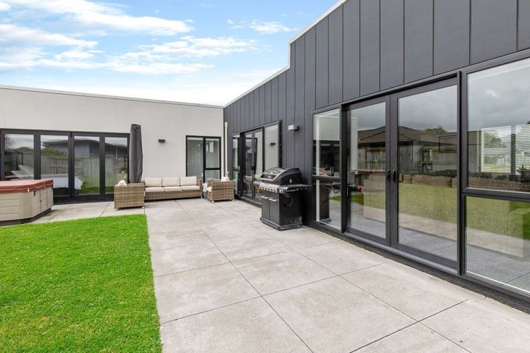 Photo of property in 79 Rosalie Terrace, Kelvin Grove, Palmerston North, 4414