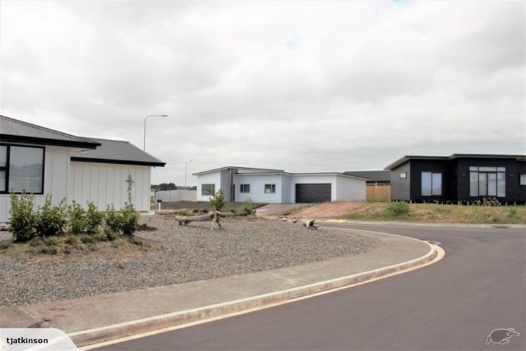 Photo of property in 4 Seagrass Place, Otaki Beach, Otaki, 5512