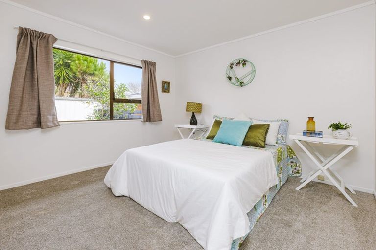 Photo of property in 2b Roys Road, Weymouth, Auckland, 2103
