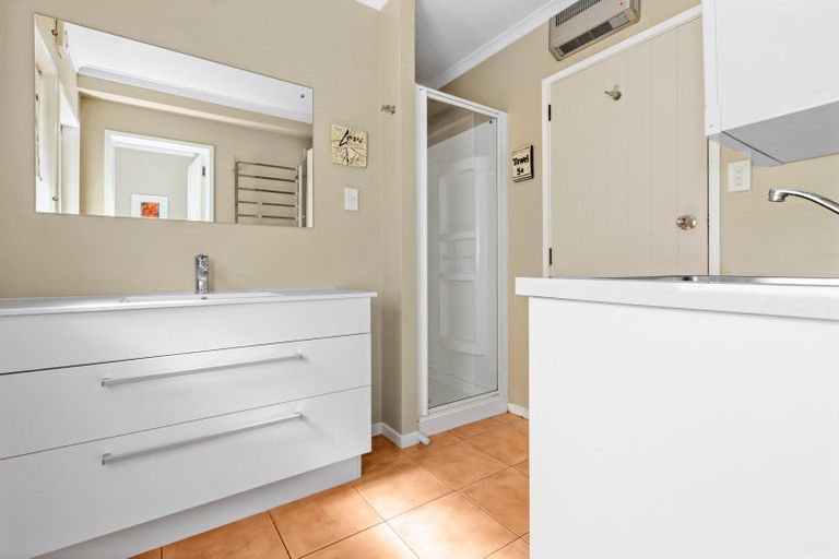 Photo of property in 11 Muritai Crescent, Havelock North, 4130